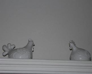 2 ceramic hens