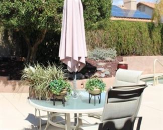 Patio round table with chairs