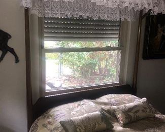 This queen size bed is in mint condition mattress extra firm  top.
What is Williamsburg Virginia style mid-1940s. Immaculate condition located at my place 777 Cronin Ave. please call for appointment. $400 for everything. Price firm