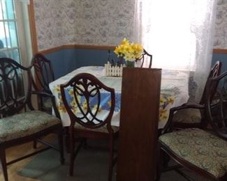 antique table 6 chairs with 2 leaves