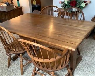 OAK DINING ROOM TABLE AND CHAIRS
