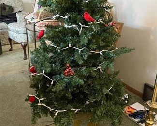 Christmas tree with cardinals