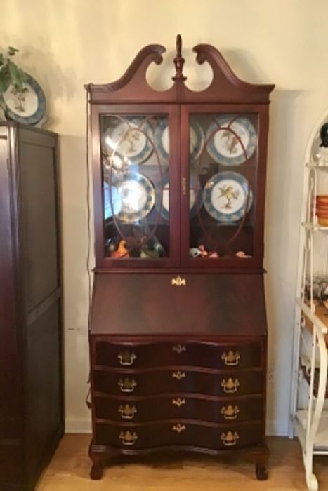 Very nice secretary in excellent condition!