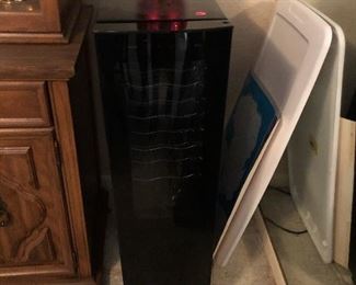 Wine refrigerator