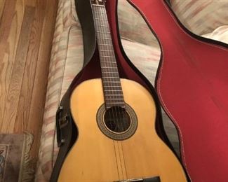 Morena acoustic guitar. New style Model C231N, in mint condition with case $500 (Photo 2/4)