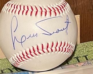 Former Boston Red Sox Pitcher & Red Sox Hall of Fame  3x All-Star Luis Tiant MLB Autographed baseball