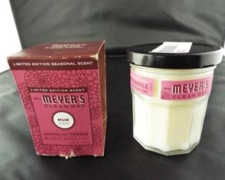 Mrs.meyers clean day soy candle.