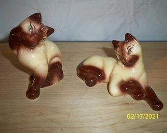 Pair of Cat figurines