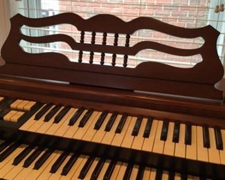 Vintage Wurlitzer Organ, Bench Music