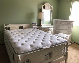 Vintage White Bedroom Set