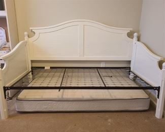 White framed day bed with spring base is in decent condition. Bed measurements are 81" x 40" x 54". Does not come with mattress.
https://ctbids.com/#!/description/share/768211

