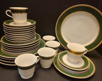 Set of twenty eight pieces of beautiful china with green and gold edges. Five tea cup plates measuring 6", six tea cups measuring 4" x 3 1/2" x 3 1/2", Six dessert plates measuring 6", six salad plates measuring 8" and five dinner plates measuring 11". This set was made in Brazil stamp is on bottom of each dish.

https://ctbids.com/#!/description/share/768271