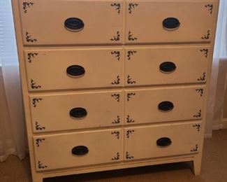 Beautiful white four drawer dresser with painted on ivy. In good condition, measures 36" x 17" x 40". Drawers measure 31" x 6".

https://ctbids.com/#!/description/share/768213