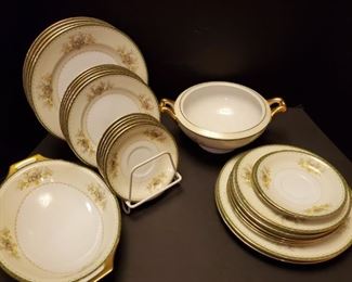 Meito floral china includes 7 dinner plates 10" 10 salad plates 8" 7 saucers 6" Serving bowl 9" Serving dish 12"

https://ctbids.com/#!/description/share/768248