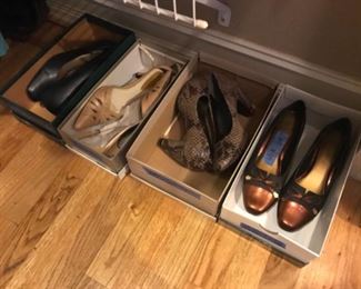 Ladies shoes, many never worn - designer