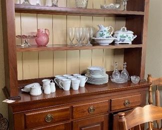 Very Pretty Hutch/China Cabinet