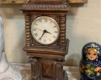 Decorative table clock