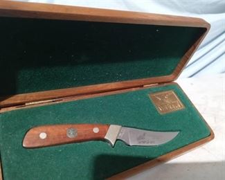 Schrade Cutlery Commemorative Edition Knife and Stamp set