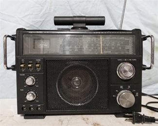 Vintage Realistic Multiband Radio