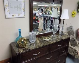 DRESSER W/MIRROR