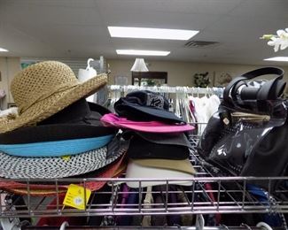 WOMEN'S SUMMER HATS AND VISORS