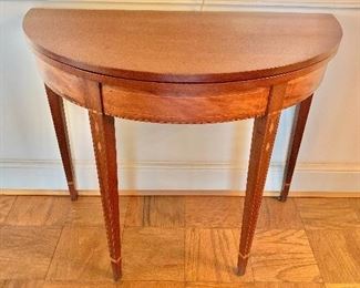 $500 - Antique Federal mahogany gateleg card table #1; 29.5" H x 18" D x 36" W closed (36" diameter when extended)