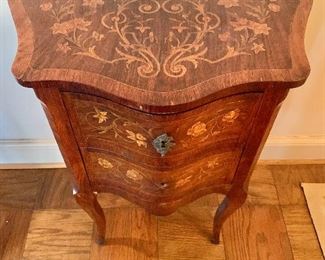 $400 - Small Louis XV Style Bombe Chest; 31.5" H x 21" W x 14" D - Missing bottom lock