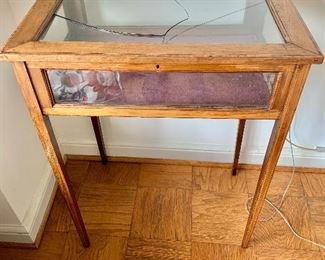$125 - Curio display table; AS IS, top glass is broken. 32" H x 24" W x 16.5" D