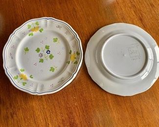 $40 - 4 Longchamp yellow flower pattern dessert plates; 7.5"