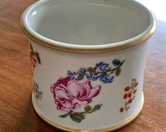 $30 - Porcelain cache pot; 4" W x 5.5" H
