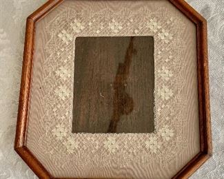 $40 - Vintage octagonal frame with lace - 6.5" x 7"