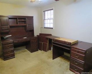 Well Designed Polliser Office