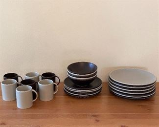 Calvin Klein Gordon Ramsay China - 10 Dinner, 6 Salad,  5 Soup Bowl, 7 mugs