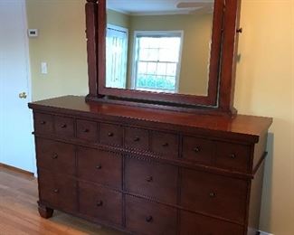 Dresser w/ swivel mirror