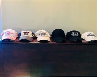 Lot of baseball hats (B)