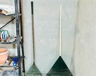 Set of 2 leaf rakes