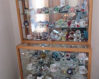  COLLECTION OF PAPER WEIGHTS
