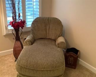 Wesley Hall Chaise with Decorative Floor Vase and Trash Bin