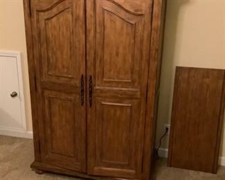 Armoire TV or Storage