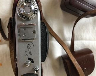 Kodak Retina IIIC film camera with leather case, flash, and lens cover. Made in Germany. $225 Mint Condition (Photo 6/7)