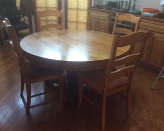 Round oak pedestal table with chairs