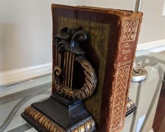 Harp bookends