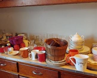 Tons of dishes & kitchen items