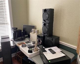 Too many electronics to mention! 👍