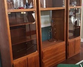 3 piece unit could be repurposed for all types of things!!! How about into a great bar...even separate it for different storage ideas