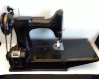 $395.00           Singer 221 antique feather weight  sewing machine