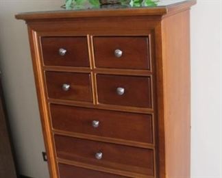 Stanley Mission Style ligerie cabinet