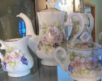 B. Laurence Tea set no cups