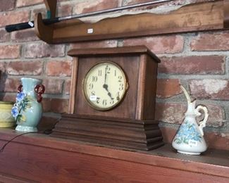 MANTLE CLOCK, GUN RACK