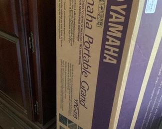 YAMAHA KEYBOARD WITH BOX